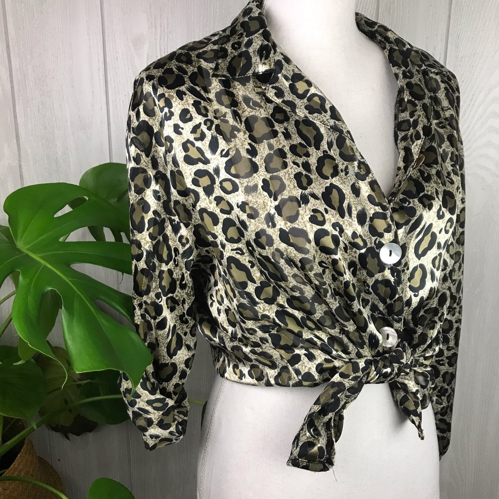 Vintage blouse leopard print button front top long sleeve collared